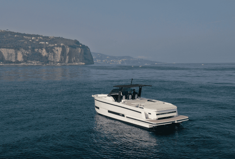 Guided Ocean Expeditions with Exploranthyiv