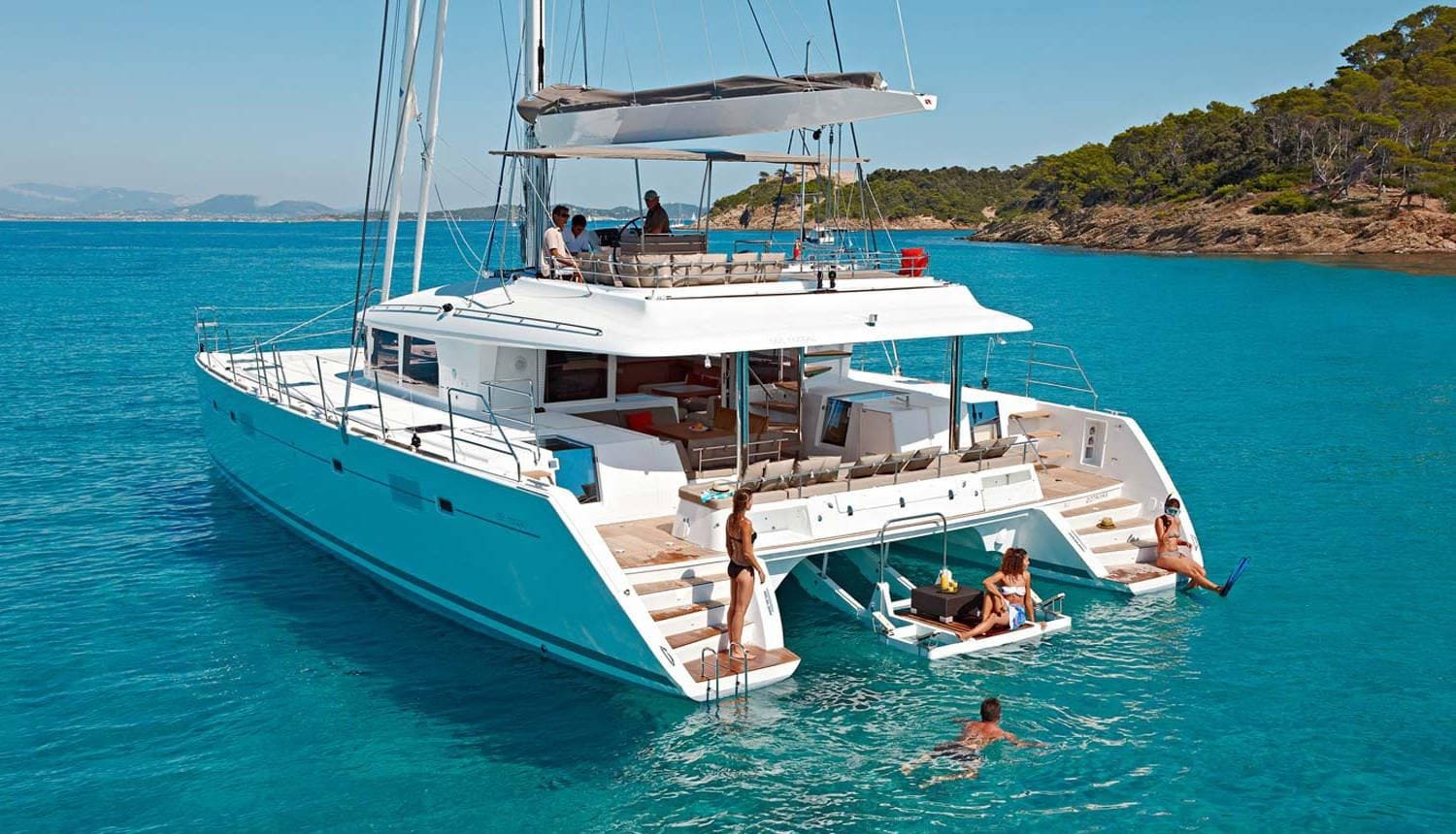 Charting Your Perfect Voyage: Custom Yacht Tours with Exploranthyiv