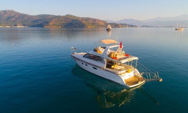 Discovering Azure Horizons: Elite Yacht Expeditions